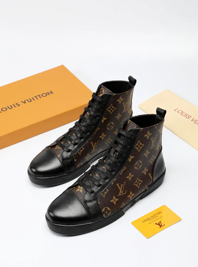 Factory price: 400💰LV official website popular series 🇮🇹🇮🇹1:1 production, selected high-end imported cowhide, sheepskin padding inside sheepskin, paired with Louis Vuitton Monogram Ecli men's shoes 💰se canvas and pure black rubber soles, the ultimate simple design, the perfect interpretation of the latest inspiration for shoes, the integration of classics and fashion, 🔍🔍high quality, worthy of your possession. The bottom car line will never be unglued. Sellers are welcome to sell as shown in the picture above. We can send one piece on behalf of you. The code number is 38-44 (45 codes can be customized)